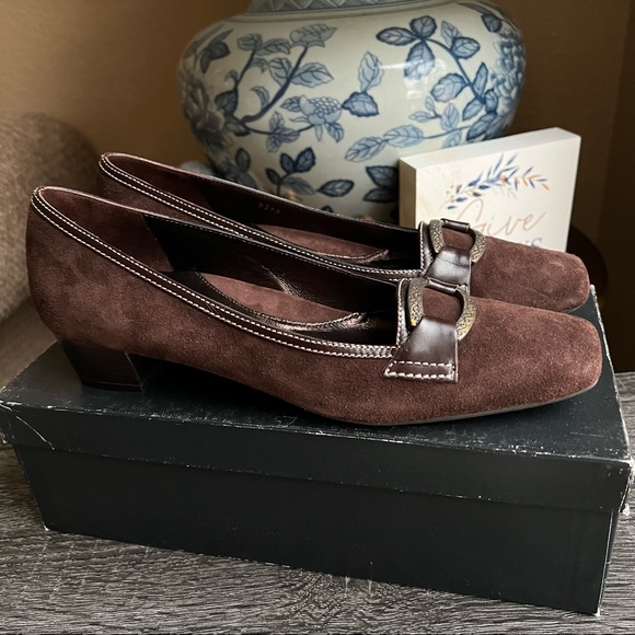 Amalfi by Rangoni Lucrezia Brown Suede Flats US8.5 Retail $275 - Picture 2 of 14